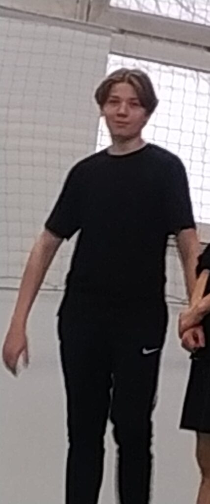 Adrian Wyszomirski trener personalny – początki transformacji sylwetki, 182 cm i 68 kg przed budowaniem masy mięśniowej