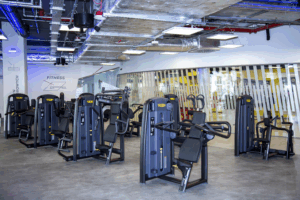 Read more about the article CityFit Wiatraczna vs Zdrofit Promenada – która siłownia lepsza?