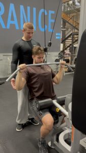 Read more about the article Błędy w odchudzaniu: dlaczego jesz mniej, a brzuch dalej zostaje?