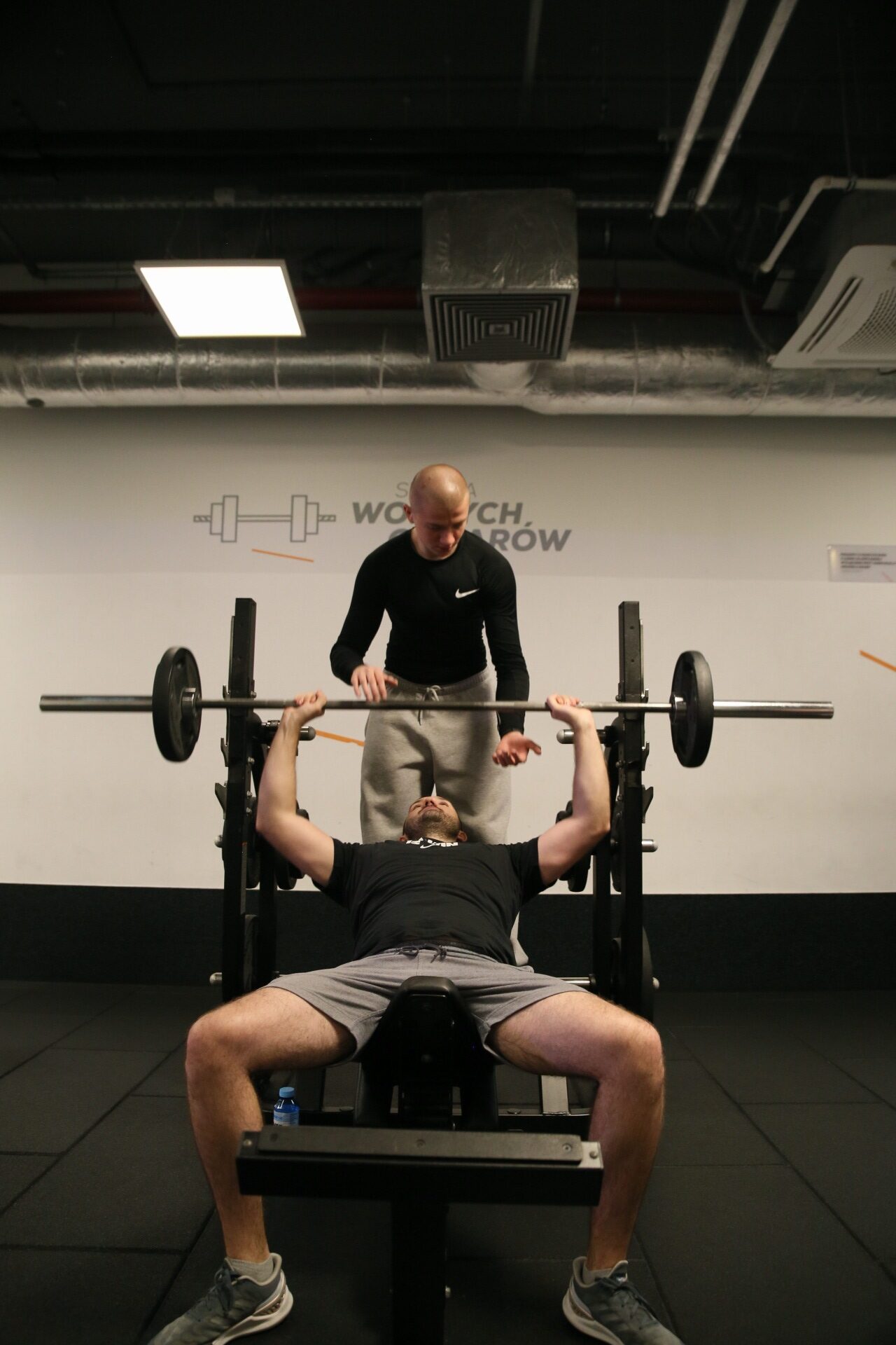 Read more about the article Brak energii po pracy – dlaczego po 17:00 jesteś trupem i jak to naprawić