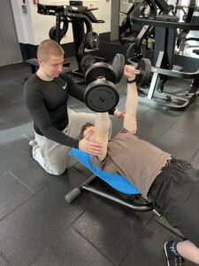 Read more about the article Jak schudnąć z brzucha po 30? Kompletny poradnik dla mężczyzn, którzy chcą odzyskać energię, zdrowie i sylwetkę