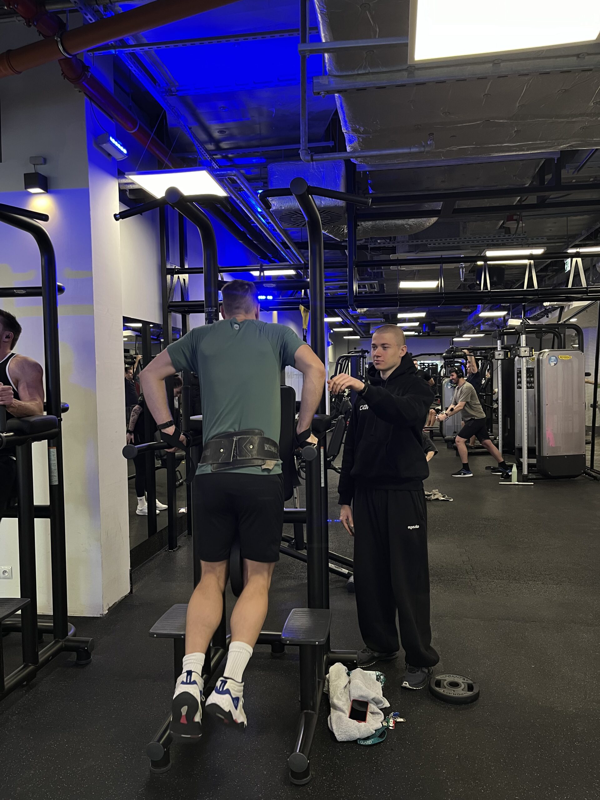 Read more about the article Weekend niszczy Twoją sylwetkę. Dlaczego nie chudniesz mimo starań?