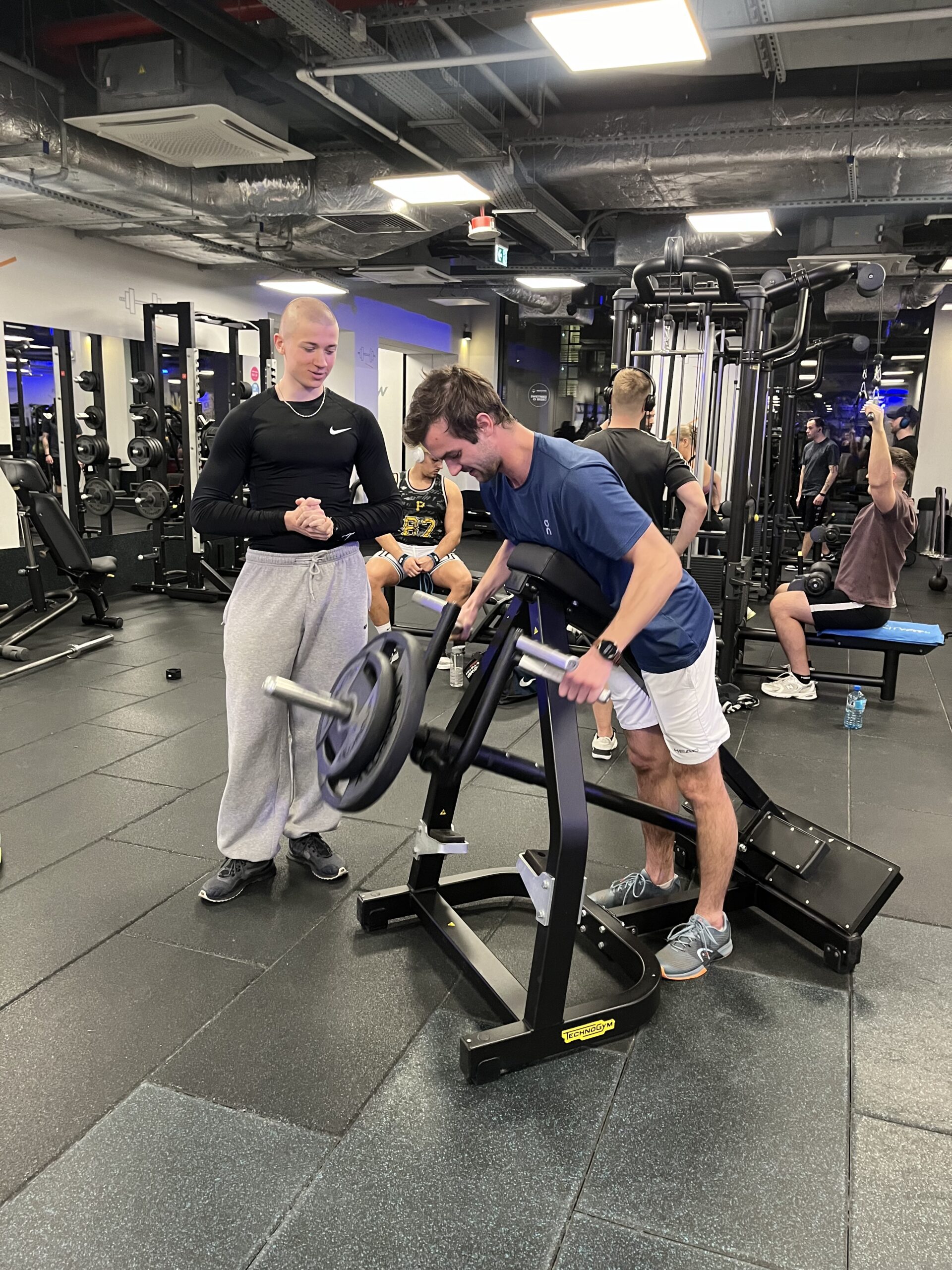 Read more about the article Dlaczego masz zero siły na trening? To nie lenistwo, tylko system się sypie