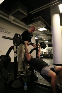 Read more about the article Cardio czy siłownia na odchudzanie? Co działa lepiej?
